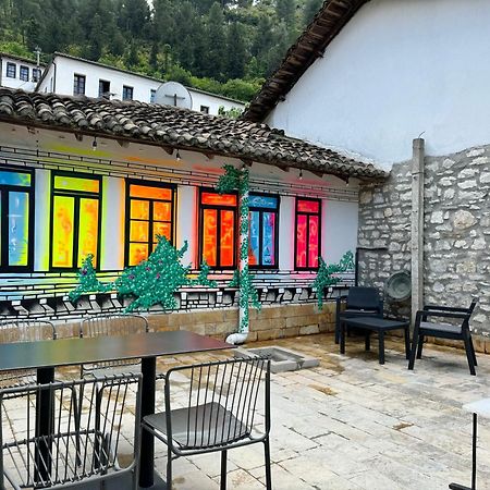 Helin'S Hostel By Backpackers Берат Екстер'єр фото