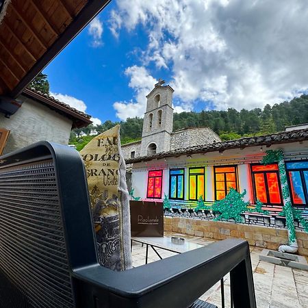 Helin'S Hostel By Backpackers Берат Екстер'єр фото